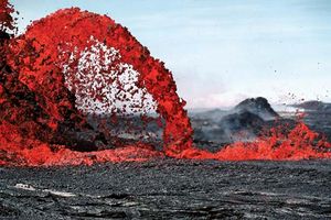 キラウエア山から噴出した溶岩（1983）．ハワイ州ハワイ島，アメリカ合衆国.jpg
